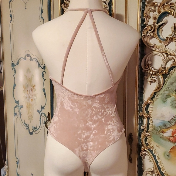 Deep V neck crushed velvet bodysuit NWOT - Picture 3 of 3